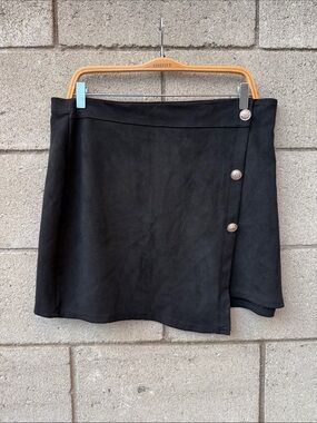 Black, Three Button-Accent Mini Skirt